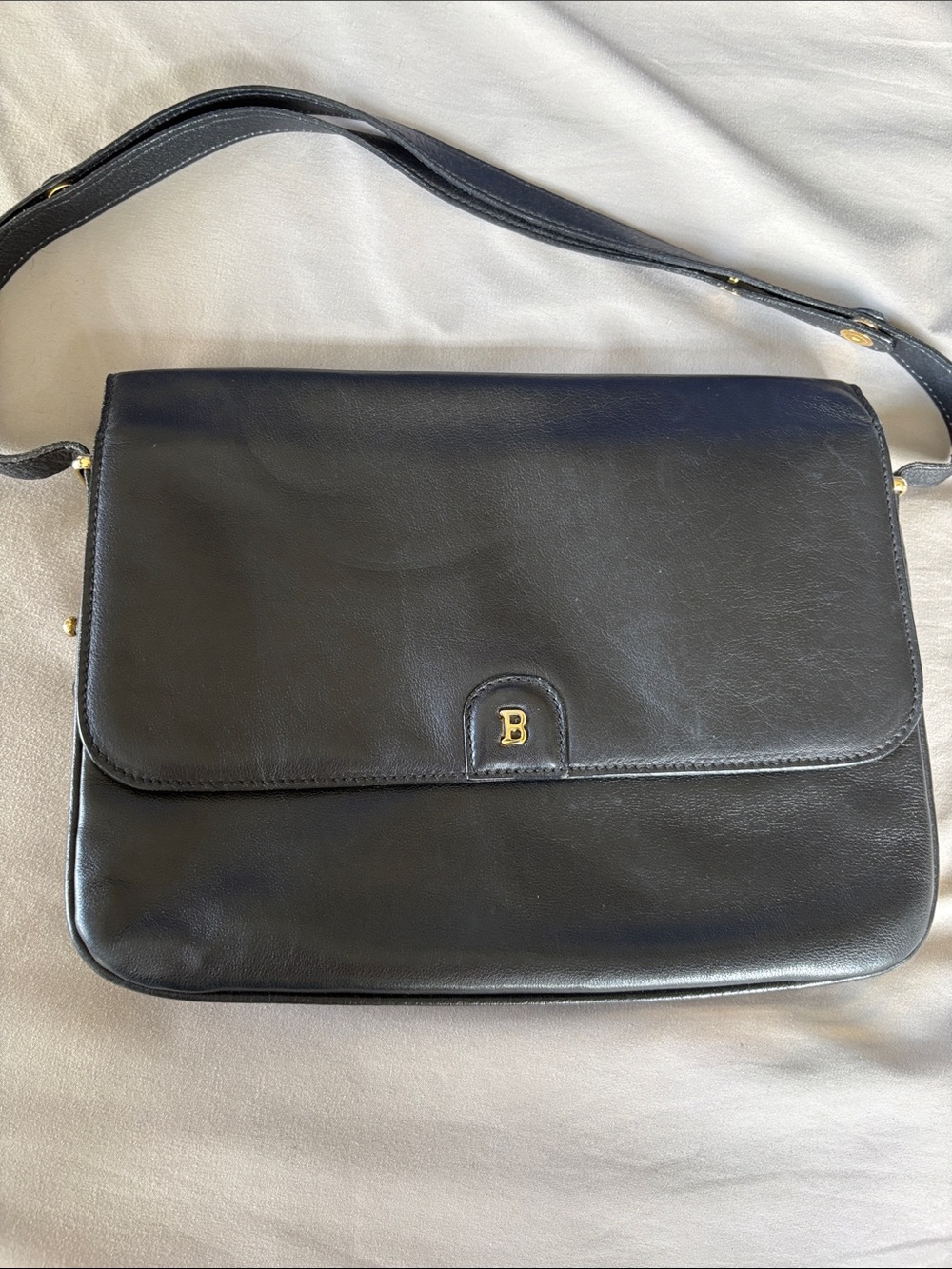 Bally VTG Black Lamb Italy Leather Adjustable Shoulder Bag with Gold 'B' Accent
